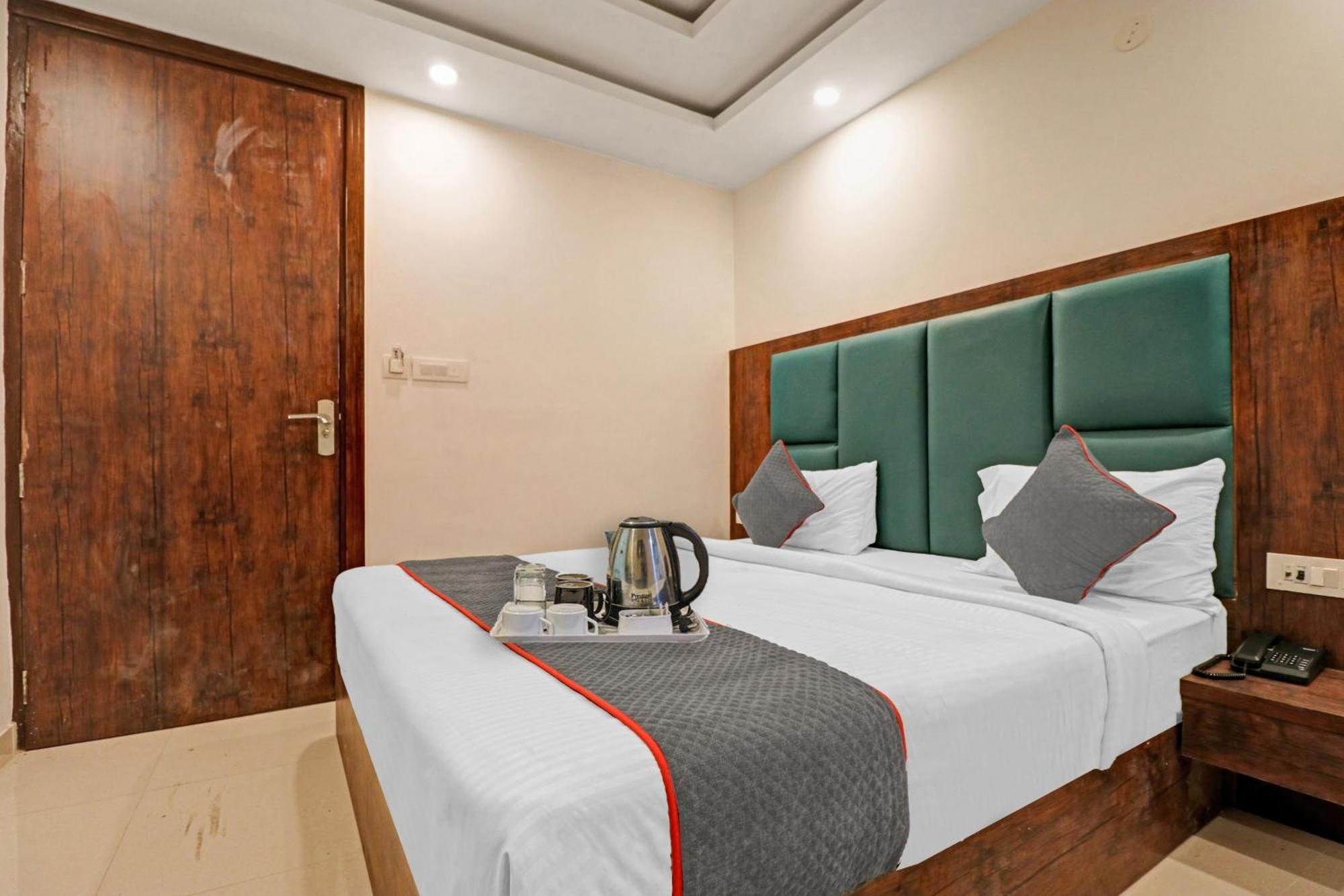 Townhouse Tark Inn New Delhi Exterior foto